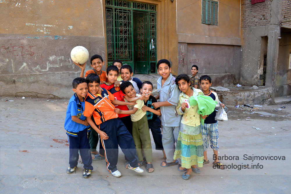 Children smile in the Manshiyat Naser. Photo: Barbora Sajmovicova, 2011, Nikon D3100.