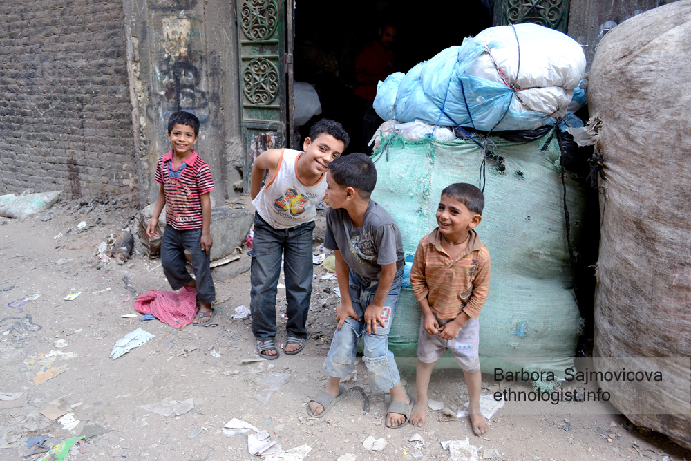 The children of the garbage collectors. Photo: Barbora Sajmovicova, 2011, Nikon D3100.