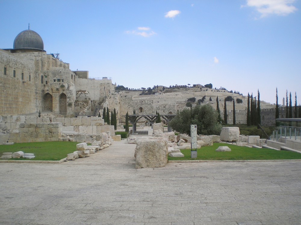 The archaeological locality in the old town in Jerusalem. Photo: Barbora (Sajmovicova) Zelenkova, 2009.