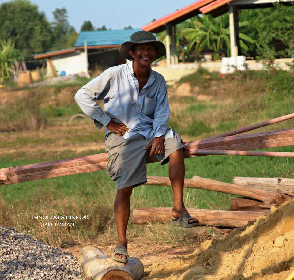 Thajský muž na stavbě. Foto: Jan Toman, 2017.