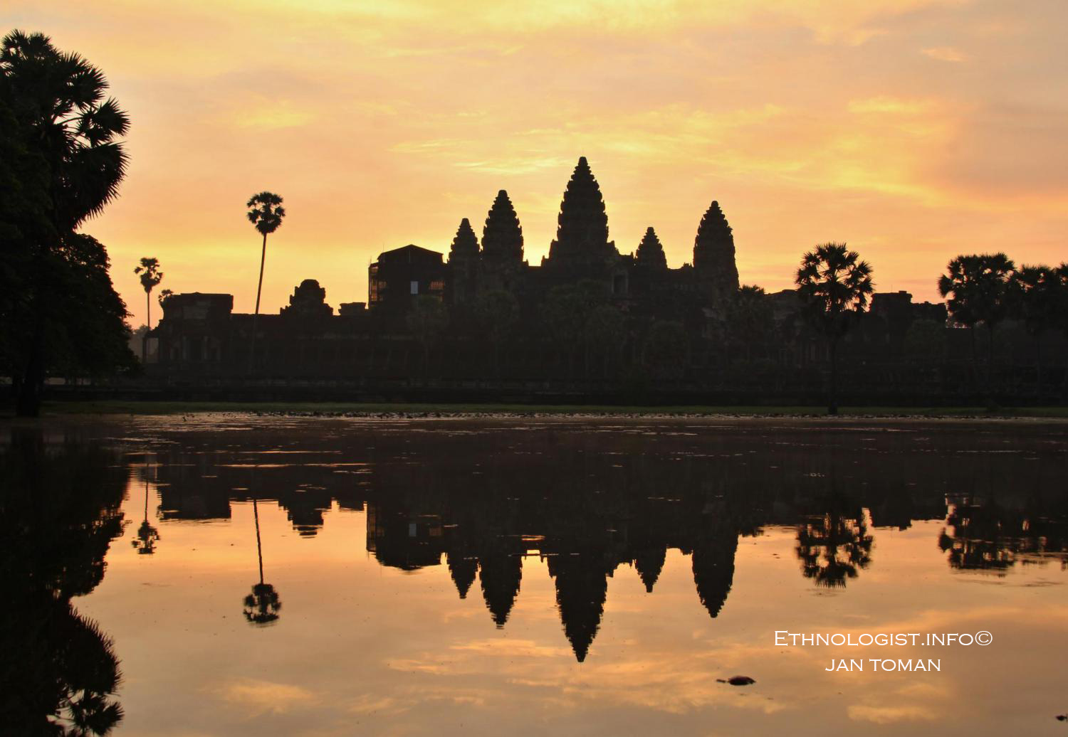 Angkor Wat při východu slunce v Kambodži. Foto: Jan Toman